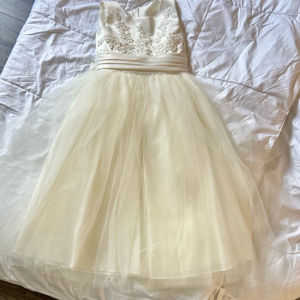 Elegant Cream Kids Dress with Floral Detailing